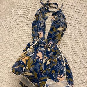 Plunging neckline & backless little floral dress. Size small